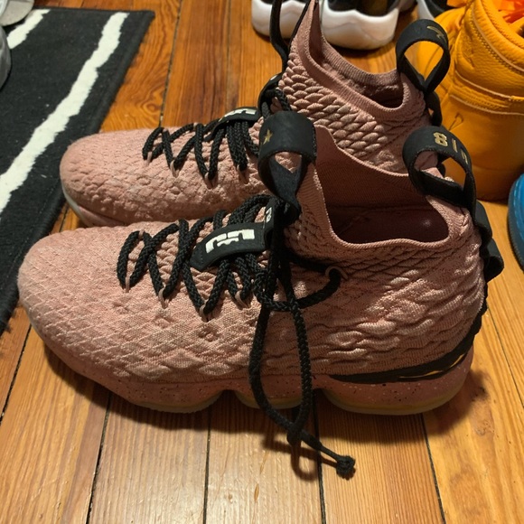 Lebron 15 - Picture 2 of 6